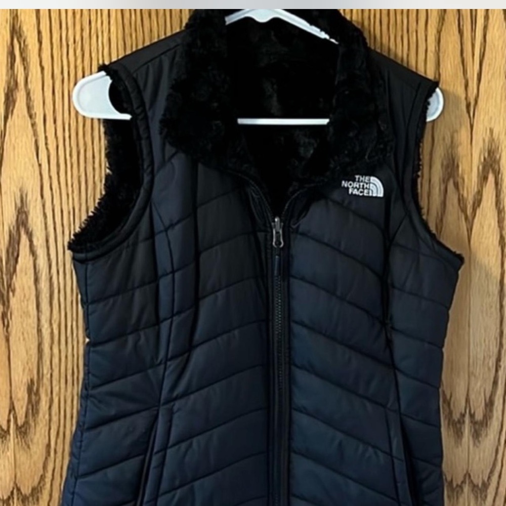 Fluffy north face puffer vest can be worn in both sides inside out